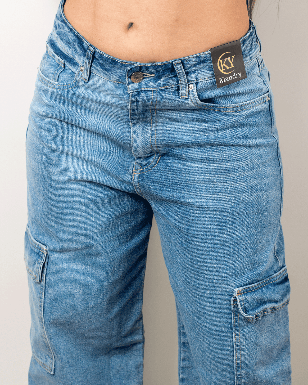 CARGO UPTOWM LATINA  REF - 7399